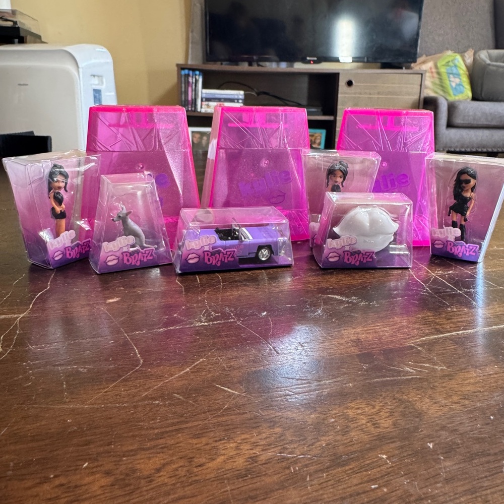 Kylie x Bratz - Mini Dolls Series 1 - Three Sets